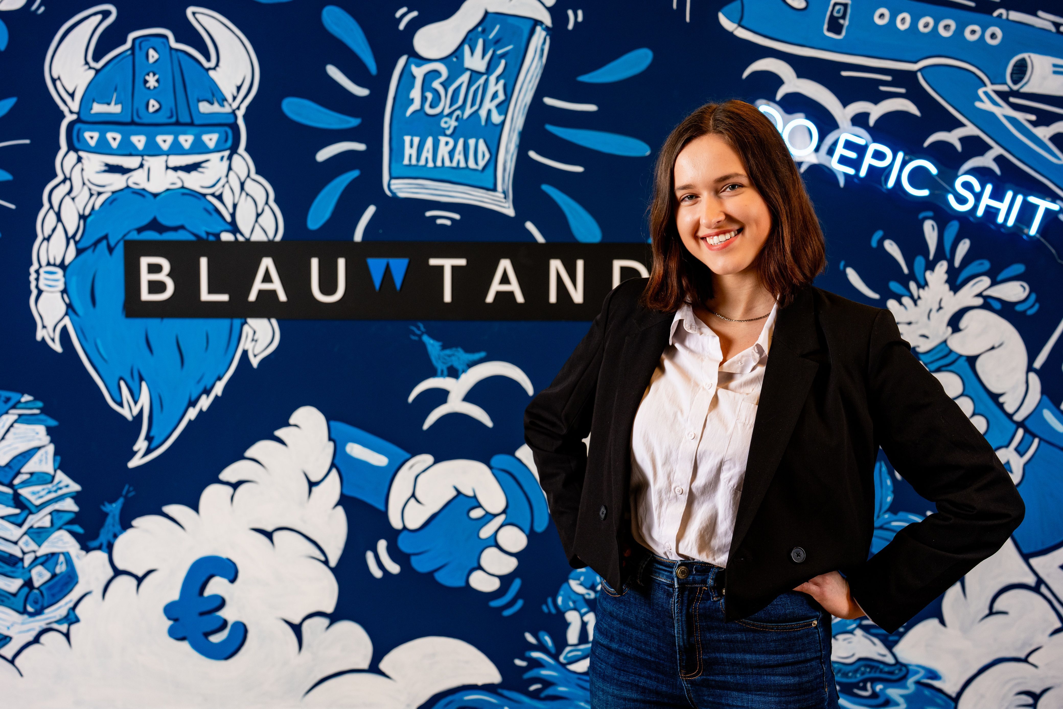 Lada voor de blauwe muur van Blauwtand