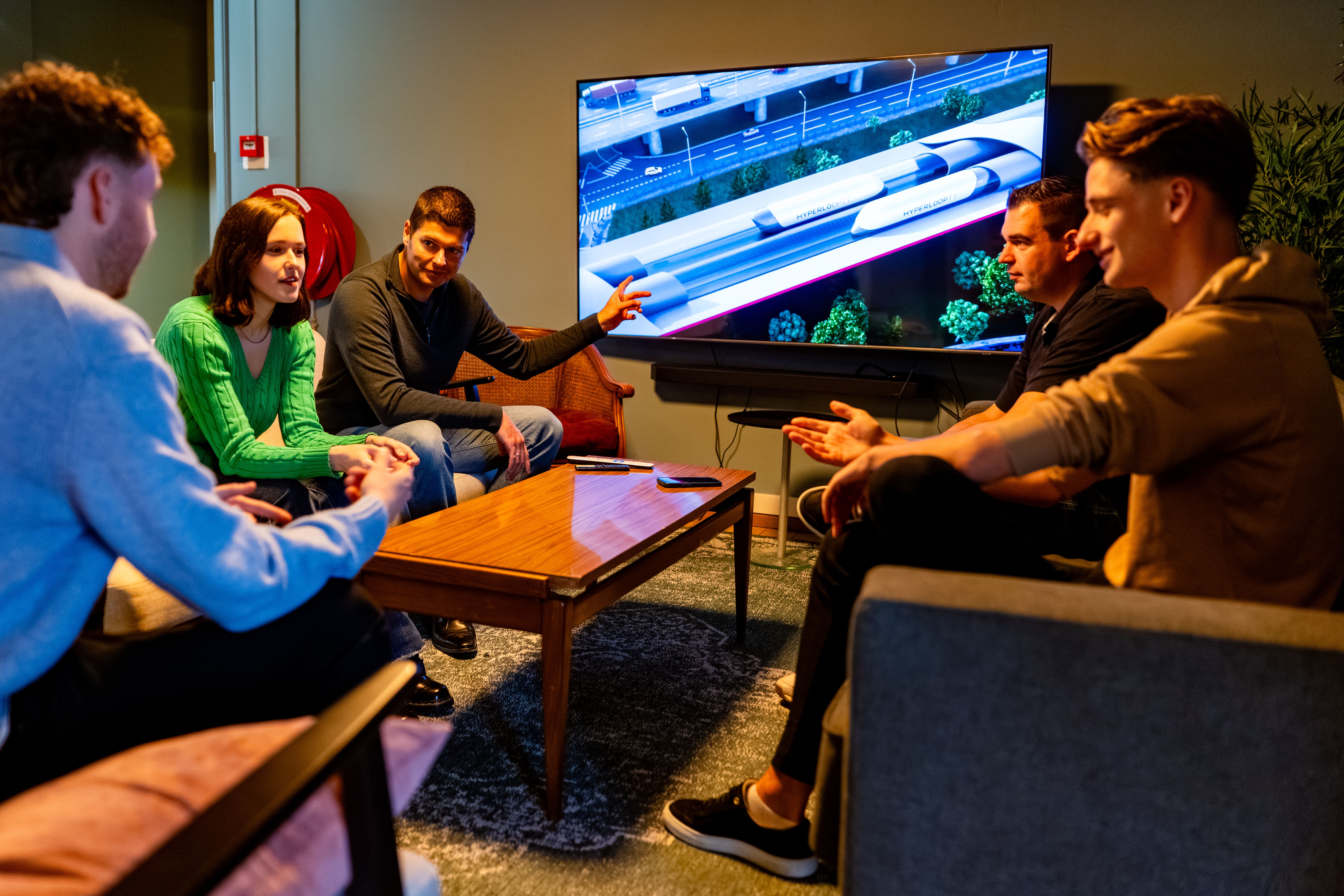 Team van Blauwtand voor een TV